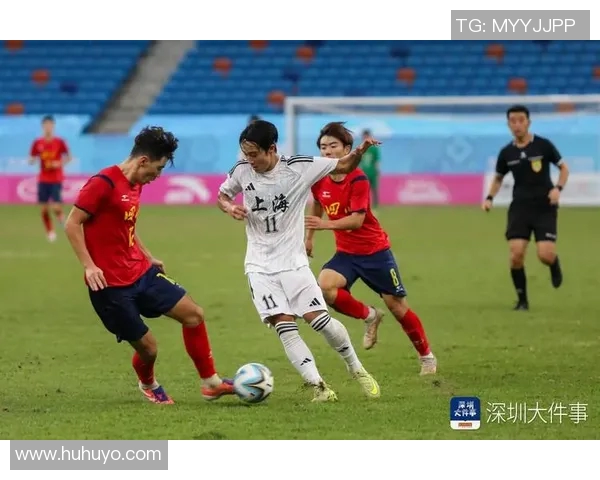 足球明星王宝强的精彩瞬间与赛场风采全记录