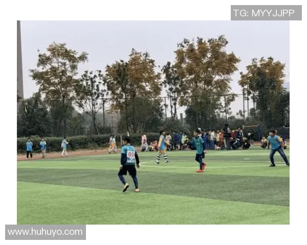 足球明星赛拉拉队激情四溢展现魅力助力赛事精彩纷呈